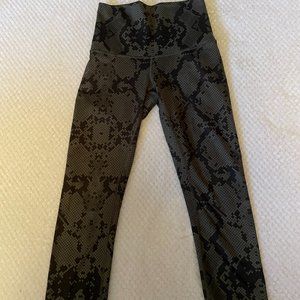 lululemon cropped leggings in size XS